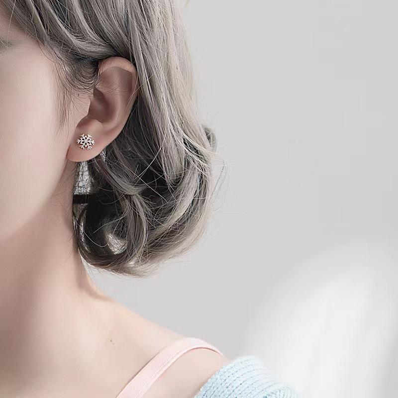 Стильные серьги-снежинки для женщин - Элегантный дизайн ледяного цветка, Компактный рождественский подарок, Модный аксессуар в корейском стиле