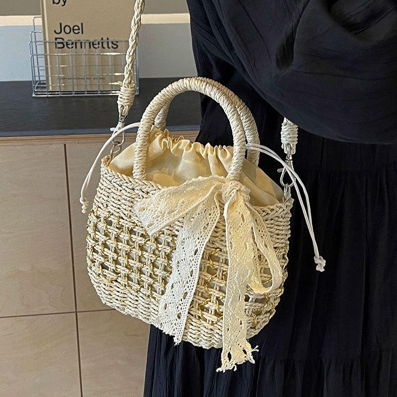 French literary and artistic small fresh Mori portable straw small bag 2025 new sweet holiday style fashion messenger bag