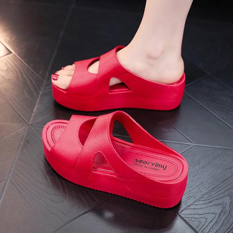 Женские тапочки на платформе, модные босоножки на танкетке с открытым носком, повседневные тапочки на нескользящей платформе с каблуком, повседневные шлепанцы
