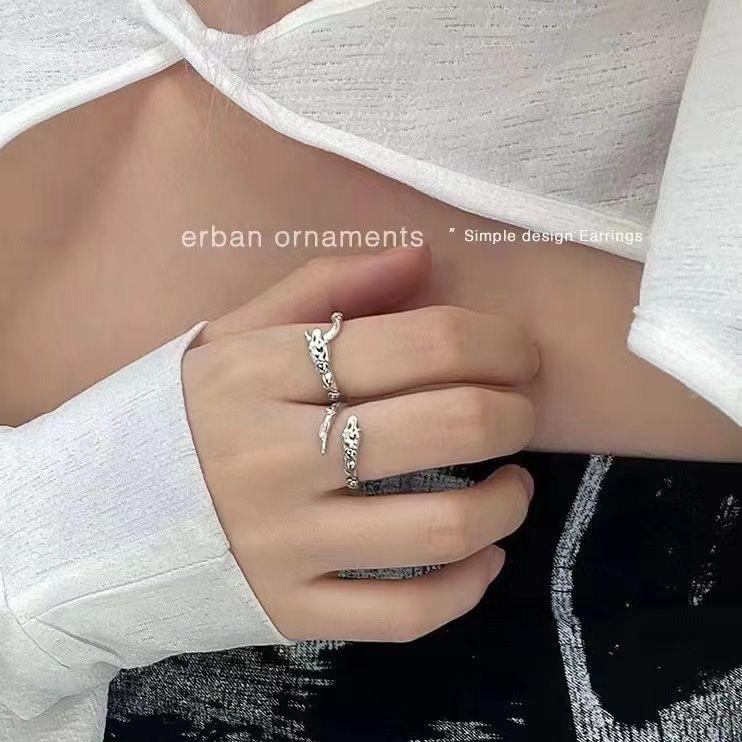 Кольцо-змея серебристое, темное, в стиле ретро, на День святого Валентина для мужчин и женщин: Трендовые украшения для рук в форме змеи