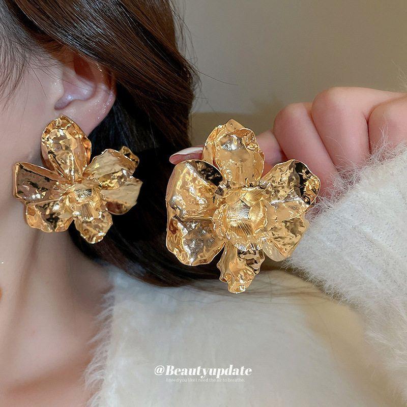 Three-Dimensional Ruched Metal Flower Stud Earrings for Women Fashion High Profile and Generous Earrings Fashionable Earrings Accessible Luxury Fancy