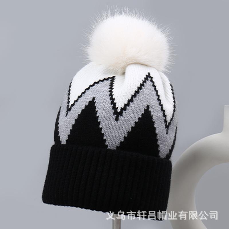 Fashion new geometric wavy striped fleece warm hat men's and women's autumn and winter wool knitted hat hairball pullover hat
