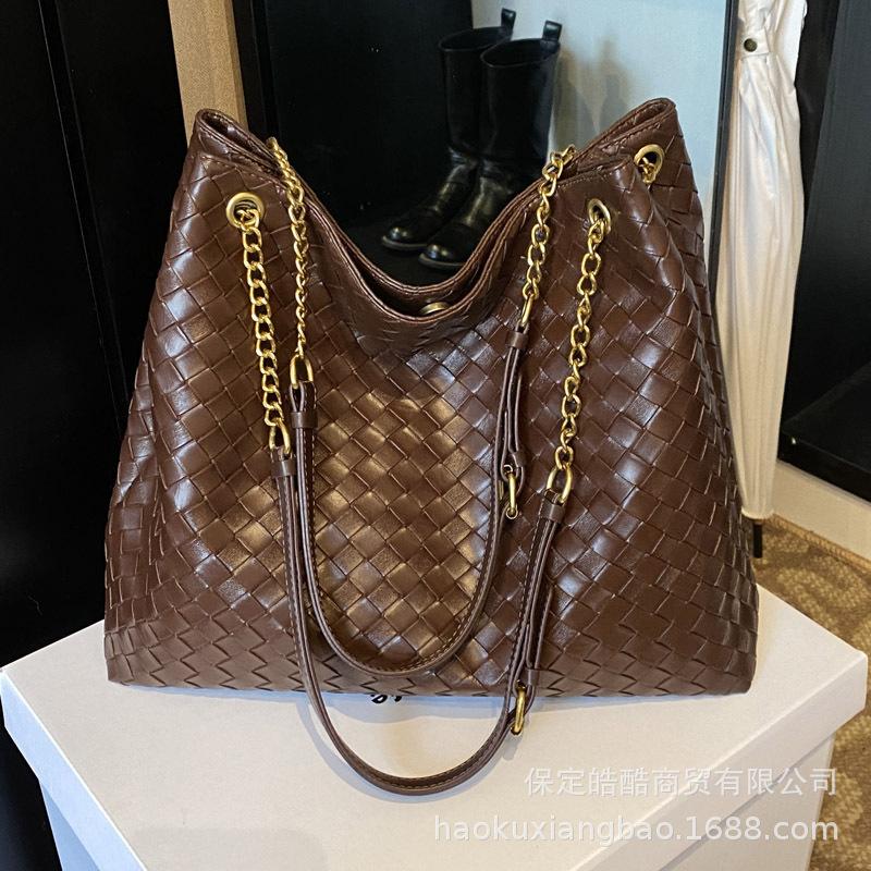 Корейская версия ретро повседневная рабочая сумка большой вместимости женская 2025 новая плетеная сумка-тоут универсальная сумка через плечо