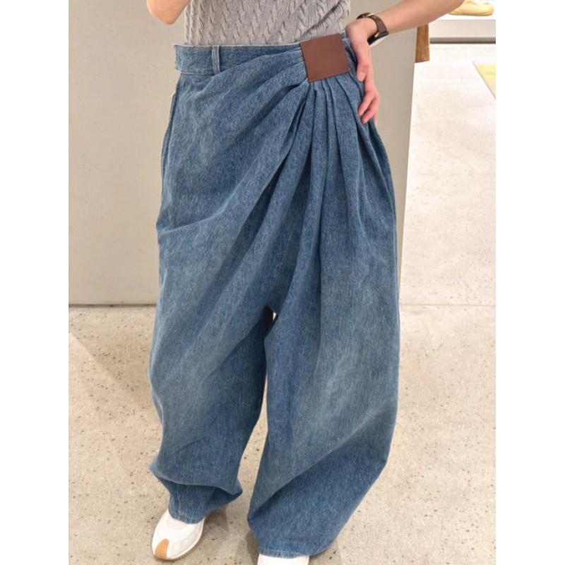 Женские демисезонные джинсы оверсайз с широкими штанинами, с драпировкой и подолом, подметающим пол, в авангардном дизайне