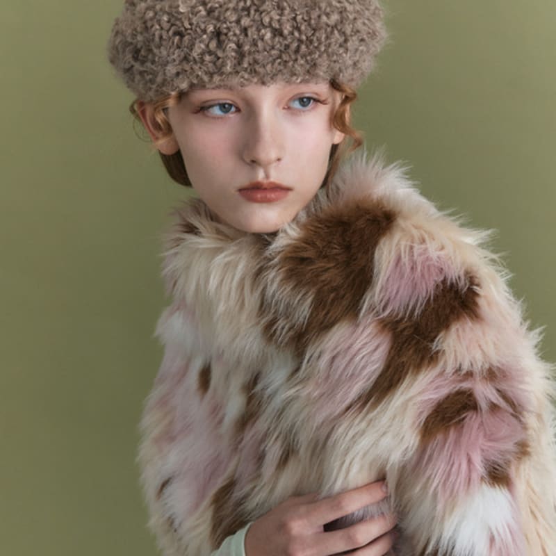 Поэзиедаме ИНЕС БЕРЕТ В ЦВЕТЕ КАКАО ИЗ МАХРОВОЙ ТКАНИ