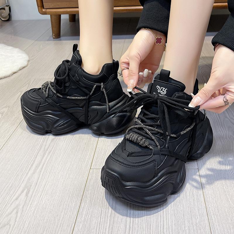 Модные туфли на платформе для папы, женская обувь 2025 осень и зима, новинка, увеличивающие рост, с цепочкой из стразов, универсальная повседневная спортивная обувь