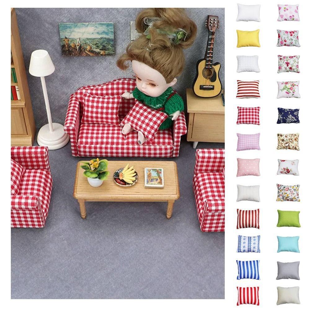 Аксессуары для кукольного дома Подушка в форме цветка в форме сердца Модель ролевой игры Моделирование Подушка в клетку Ob11