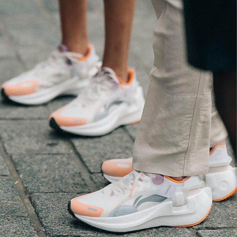 Женская модель Li Ning Wind Ranger X Soulland 'Natural Orange' ARHQ356-1