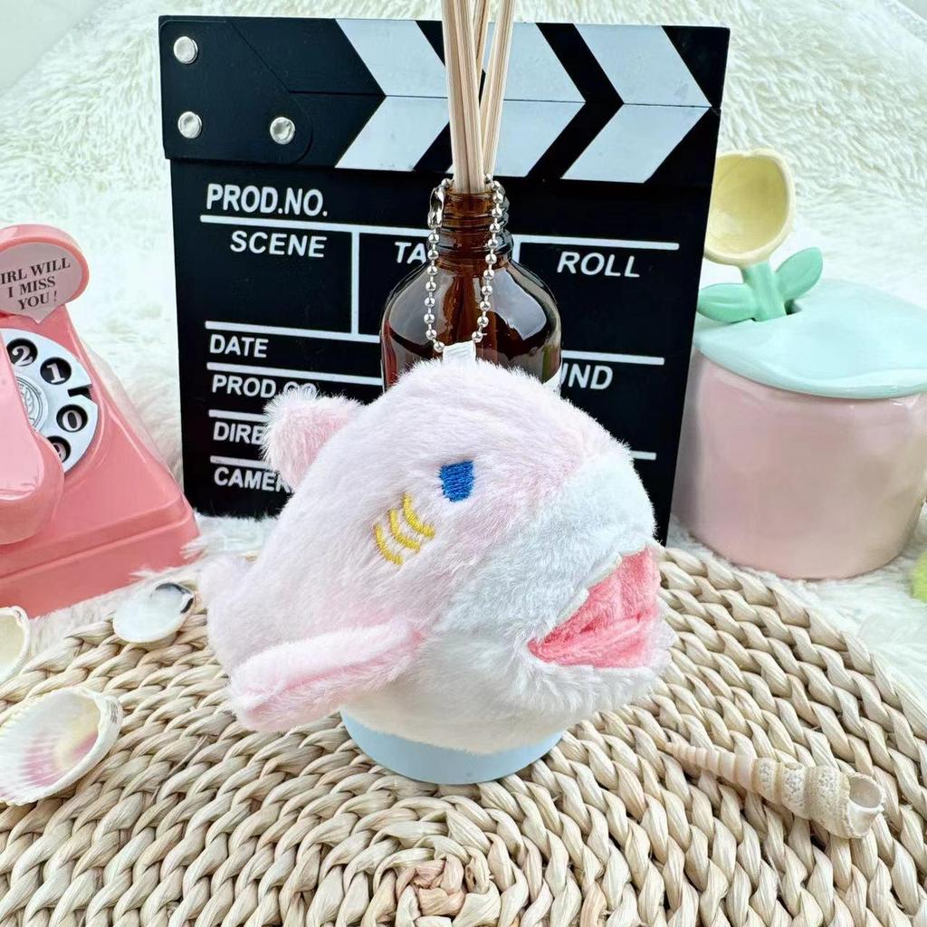 Очаровательный плюшевый брелок-шарм в виде акулы, кусающей руку