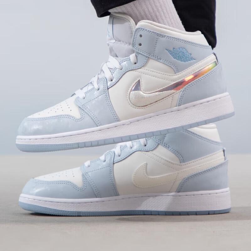 Jordan 1 Mid SE Глиттерный Swoosh GS FQ9117-400