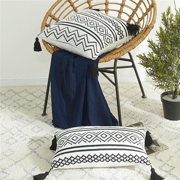 Soft Chenille Tassel Pillowcase Modern Geometric Jacquard Sofa Cushion Bohemian Moroccan White Black Lines Pillow Cover No Pillow Core