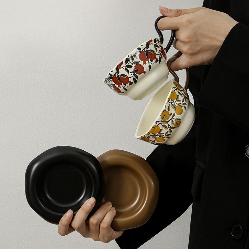 Нишевый дизайн, керамическая чашка и блюдце, набор, кружка для дома и офиса, средневековая кофейная чашка, ощущение легкой роскоши и высокого класса