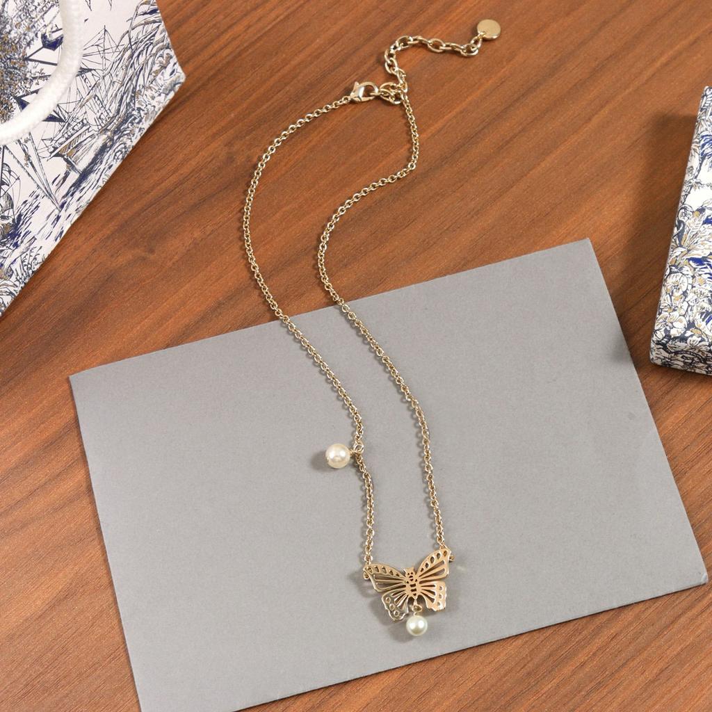 New Hot Brand Vintage Women's Necklace Luxury Jewelry For Women Fashion Butterfly Designer Pendant Pearl Long Chain Necklaces