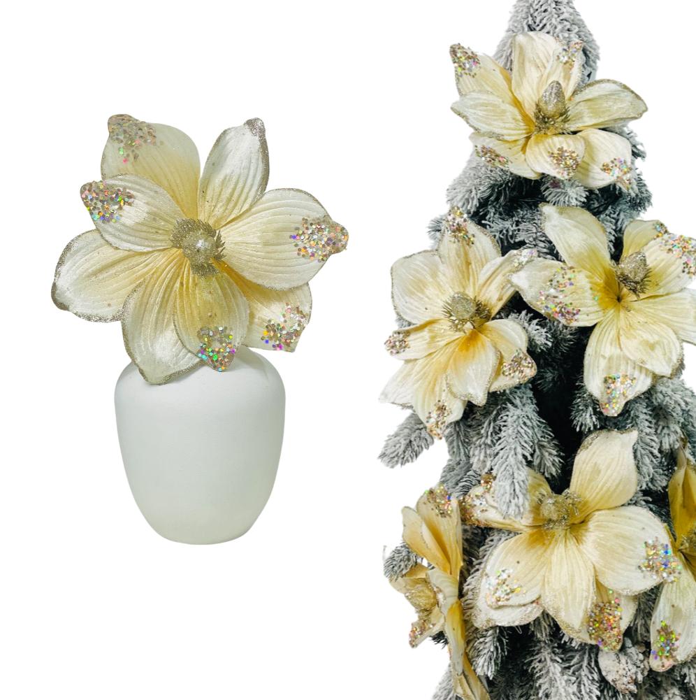 Magnolia kremowa na piku dekorowana brokatem i cekinami - kwiaty na choinkę 28 cm