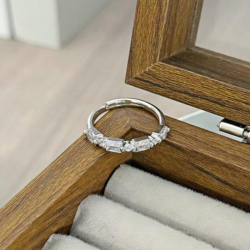 Изысканное Супер Вспышка Ряд Бриллиантов Zir*****Pen Кольцо-Подсветка Роскошная Нишевая Высокий Уровень Моды Кольцо на Указательный Палец для Поездок Персонализированное Кольцо