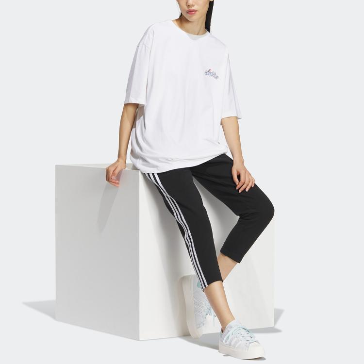 adidas Оригинальные спортивные футболки с цветочным принтом на спине и трилистником, женские топы белого цвета IK8636