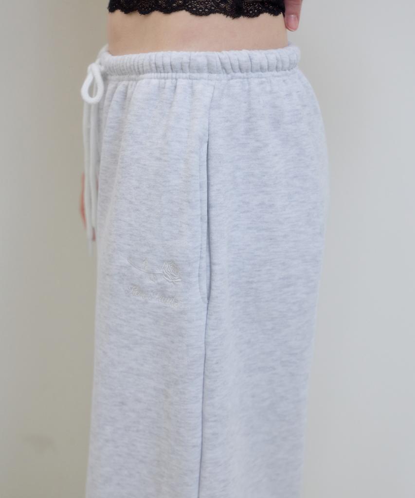 ROSEFRANTZ Rose Embroidery Wide Sweatpants [White Melange]