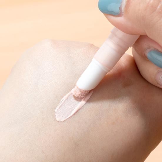 Практичная многофункциональная компактная ручка-дозатор консилера