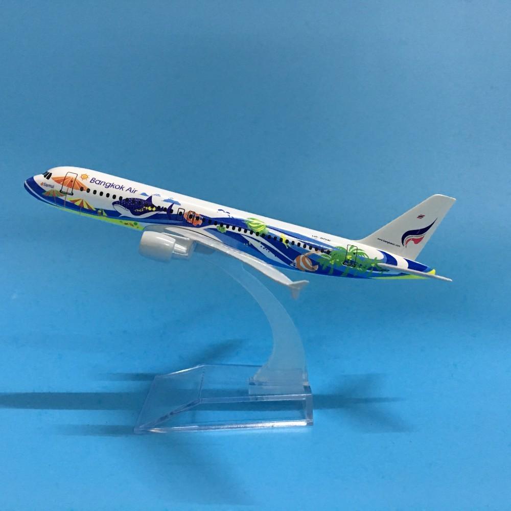 Модель самолета Airbus 320 авиакомпании Bangkok Air в масштабе 1/400 (16 см), литой металлический корпус.
