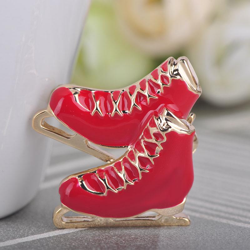 Blucome Fashion Black Roller Skates Brooch Pin Sleigh Shoes Shape Brooches Enamel Gold Color Jewelry For Boys Girls Accessories