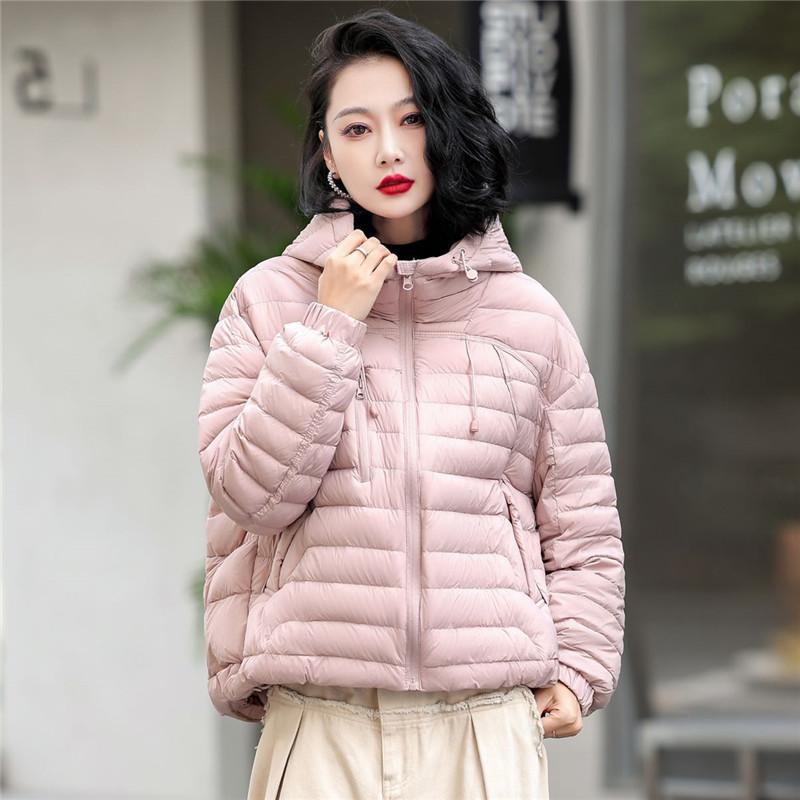 МОДА белый утиный пух легкий женский короткий 2024 новый корейский вариант с капюшоном свободный модный теплый легкий пальто Одежда