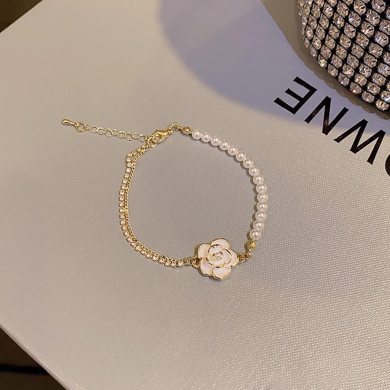 Браслет с жемчугом и камелией 2024 года — модные роскошные украшения для рук для женщин