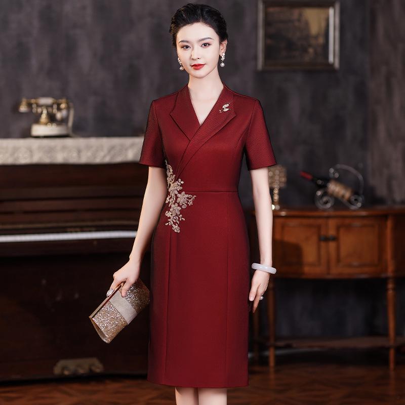 Высококачественное зауженное платье с V-образным вырезом Осень 2025 для мам невесты