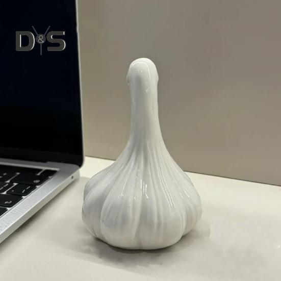 Garlic Duck Resin Figurine Cartoon White Duck Statue Animal Sculpture Home Office Bookshelf Desktop Decoration Ornament