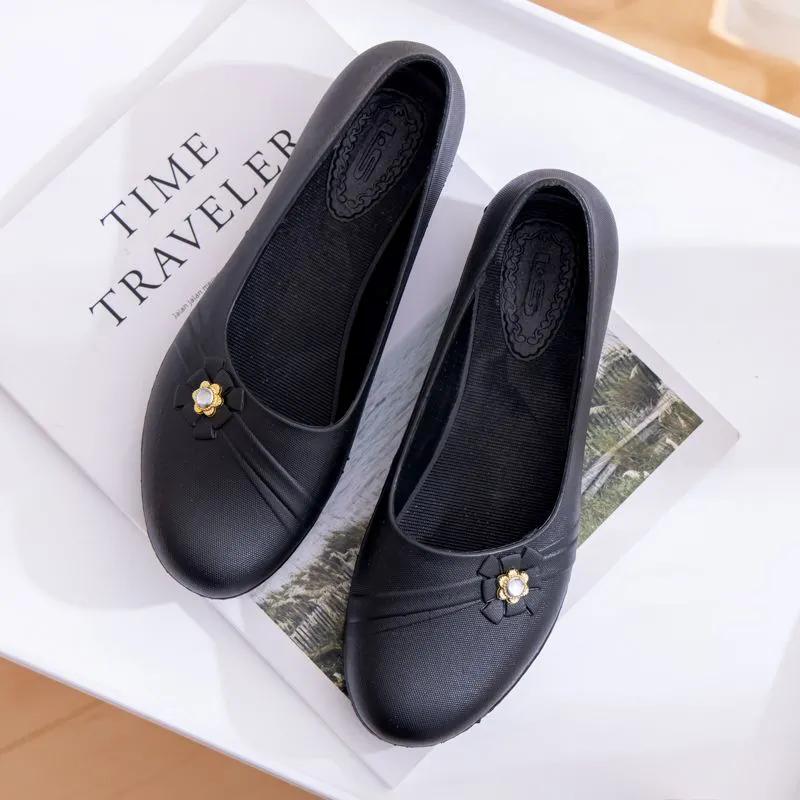 WTEMPO Женская кухонная водонепроницаемая нескользящая рабочая обувь на все времена года из ПВХ с мелким носком, повседневная обувь на плоской подошве с мягкой толстой подошвой