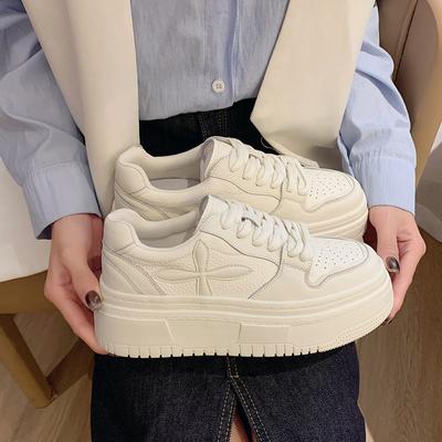 Высококачественные белые туфли для женщин, новые весенние женские повседневные туфли на толстой подошве, увеличивающие рост, красные туфли на платформе для женщин