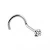 Украшение для пирсинга носа из цельного белого золота 14 карат, украшенное круглым фианитом диаметром 2,5 мм, прошитым четырьмя зубцами.
