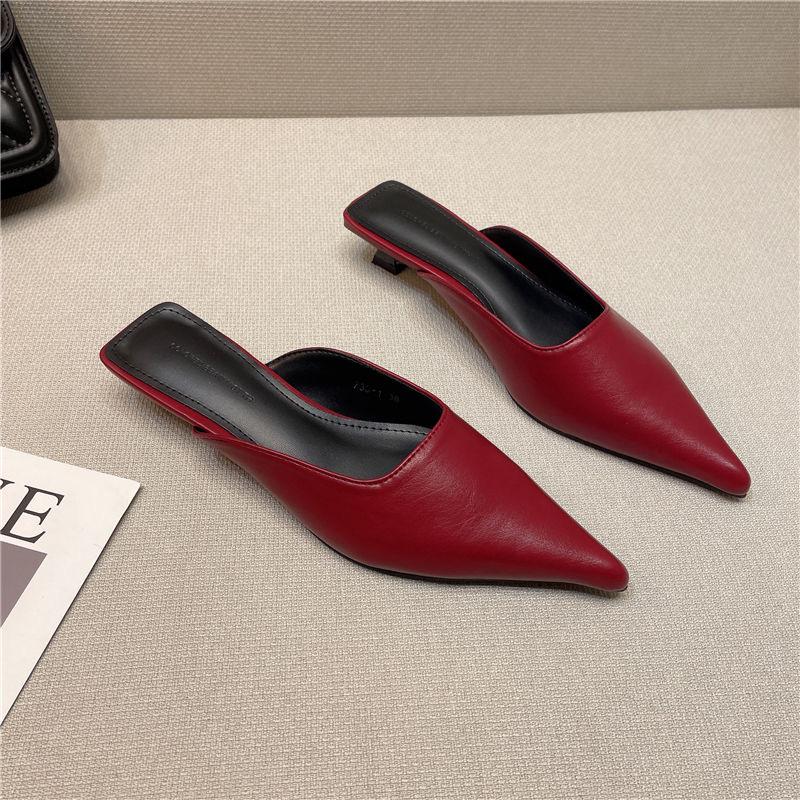 New Low Heel Slippers Close Toe Outdoor Mules Casual Pumps Street Style Woman Sandals Slip On Half Slippers Loafers