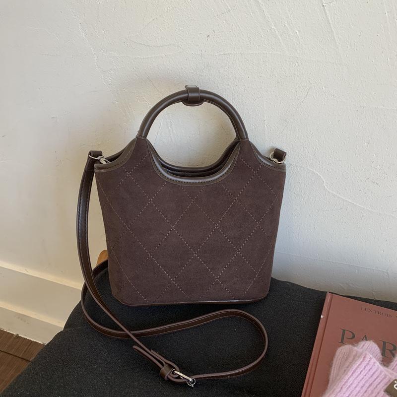 Ромбовидная женская сумка 2025 новая осенне-зимняя популярная высококачественная замшевая сумка на плечо кроссбоди сумка-ведро