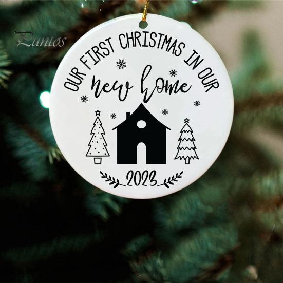 Кулон «Первое Рождество в нашем доме» Двусторонний принт Круглая форма сердца Гладкие висячие благословения Декоративный подарок на новоселье Украшение окна