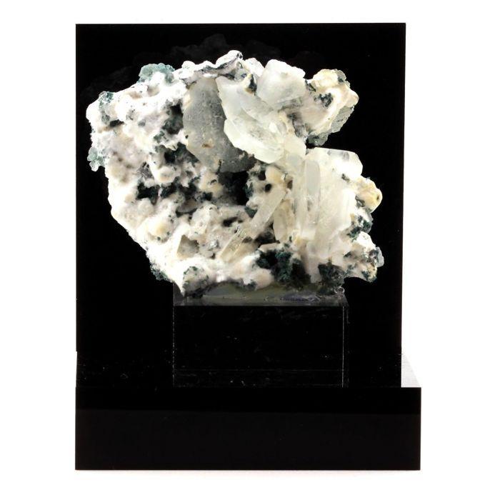 Pierres et Minéraux. Mordenite + Baryte. 545.5 ct. Jalgaon District, Maharashtra, Inde..