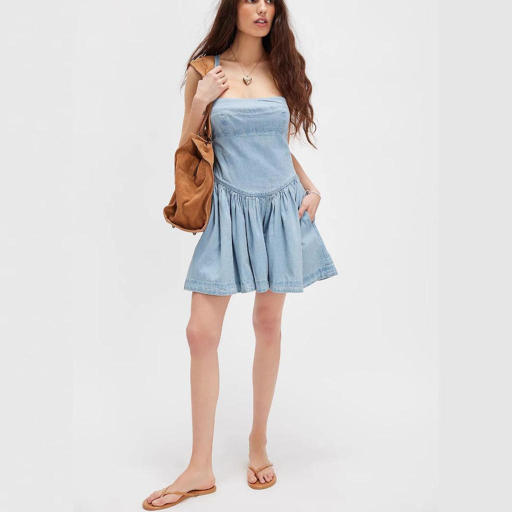 Европейское и американское женское летнее мини-платье из денима без спины 2025 года, облегающее, с высокой талией, однотонное.