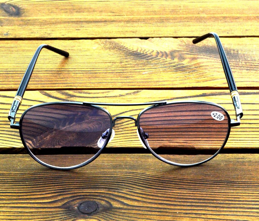 Бифокальные солнцезащитные очки для чтения с серыми линзами Pilot с двойными перемычками от +0,75 до +4 см. для ближнего и дальнего света на открытом воздухе и в помещении