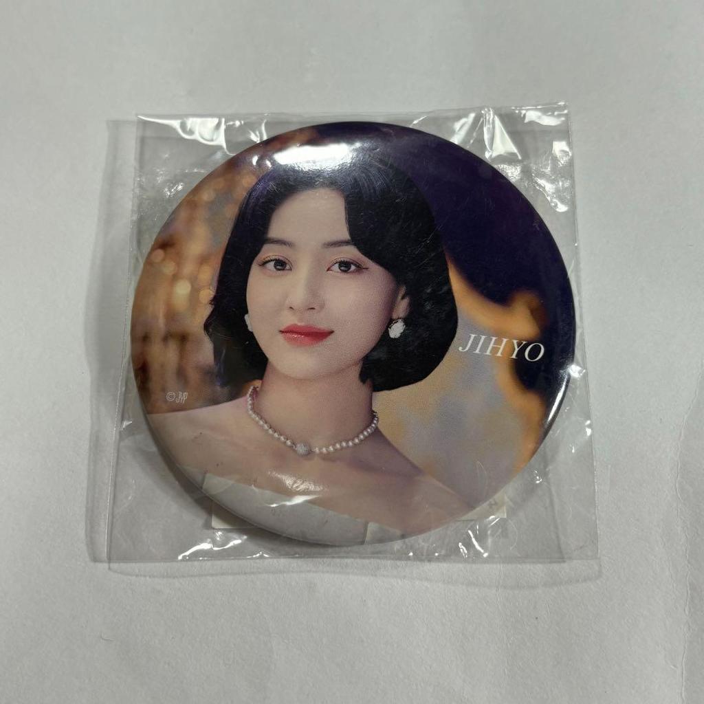 [USED] TWICE Jihyo doughnut can badge keychain