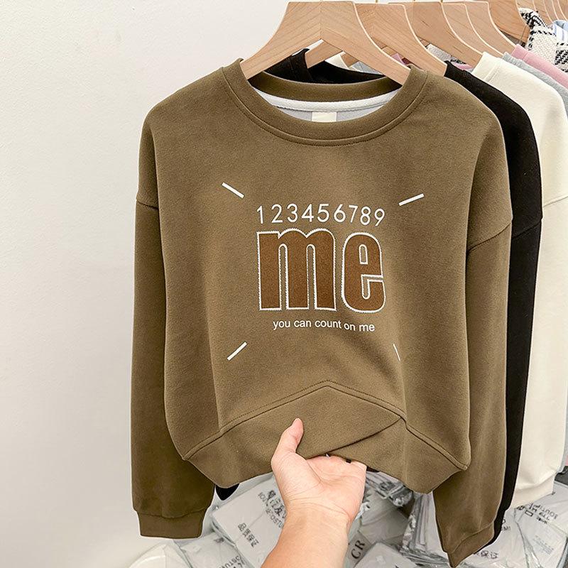 Большой американский принт, круглый вырез, длинный рукав, укороченный свитер