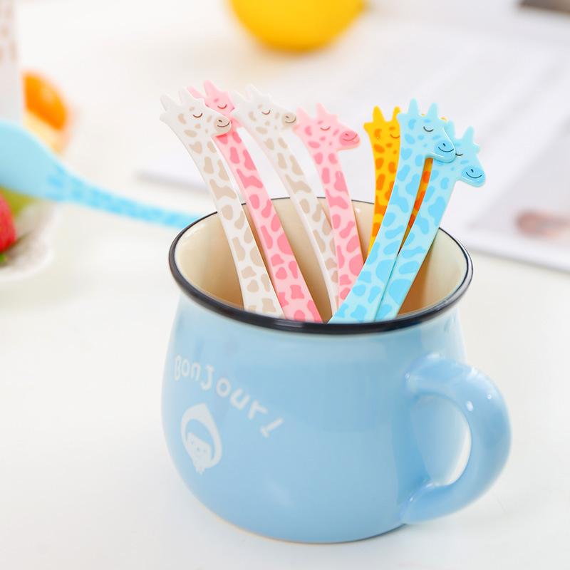 12 PCs Set Giraffe Fruit Fork Cute Children's Plastic Tableware Set Creative Tableware Dessert Fork