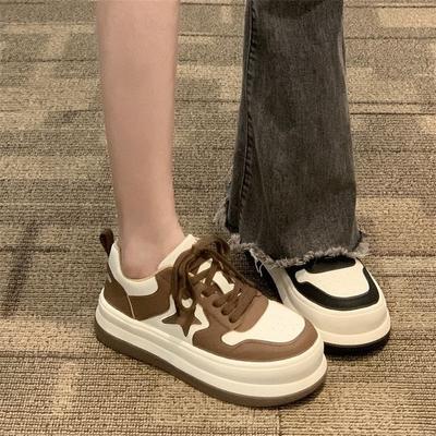 Мода высокой ценности универсальная звезда обувь с большой головой женская осенняя кампус ветер круглая голова высота универсальная студенческая доска обувь