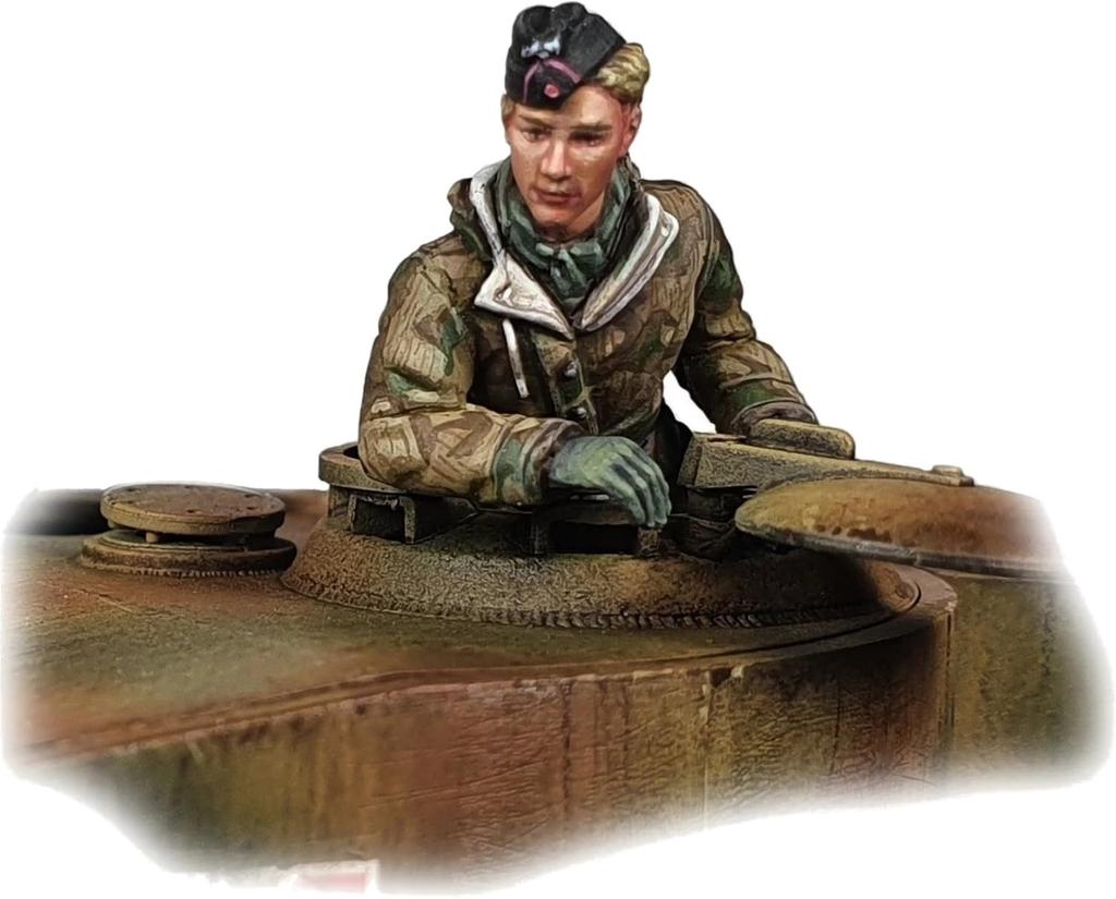 АРДЕННСКАЯ МИНИАТЮРА Немецкий танковый командир в зимнем снаряжении, покидающий башню, смоляной набор AR48002 1/48