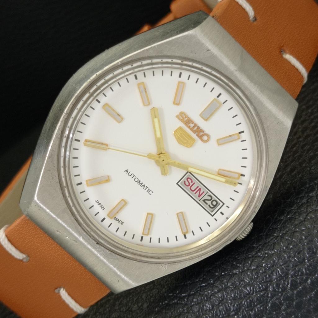 JAPAN VINTAGE SEIKO 5 AUTOMATIC MENS WHITE COLOR DIAL WATCH A701489-5 R206b-a701489