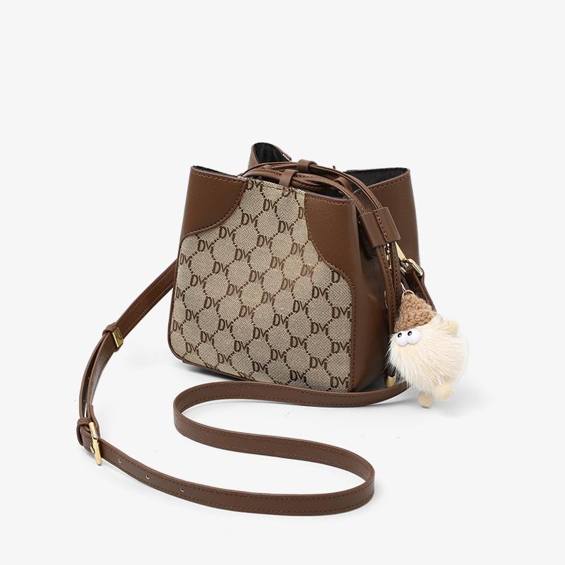 New Crossbody Women's Bag Temperament Bucket Bag High-end Commuting Light Luxury Shoulder Bag