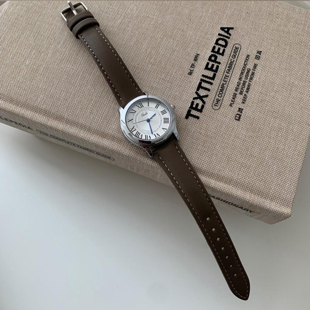 Vintage Quartz Women Wristwatch Classic Roman Numeral Dial Leather Strap Elegant Ladies Casual Daily Wear Watch Female Clock