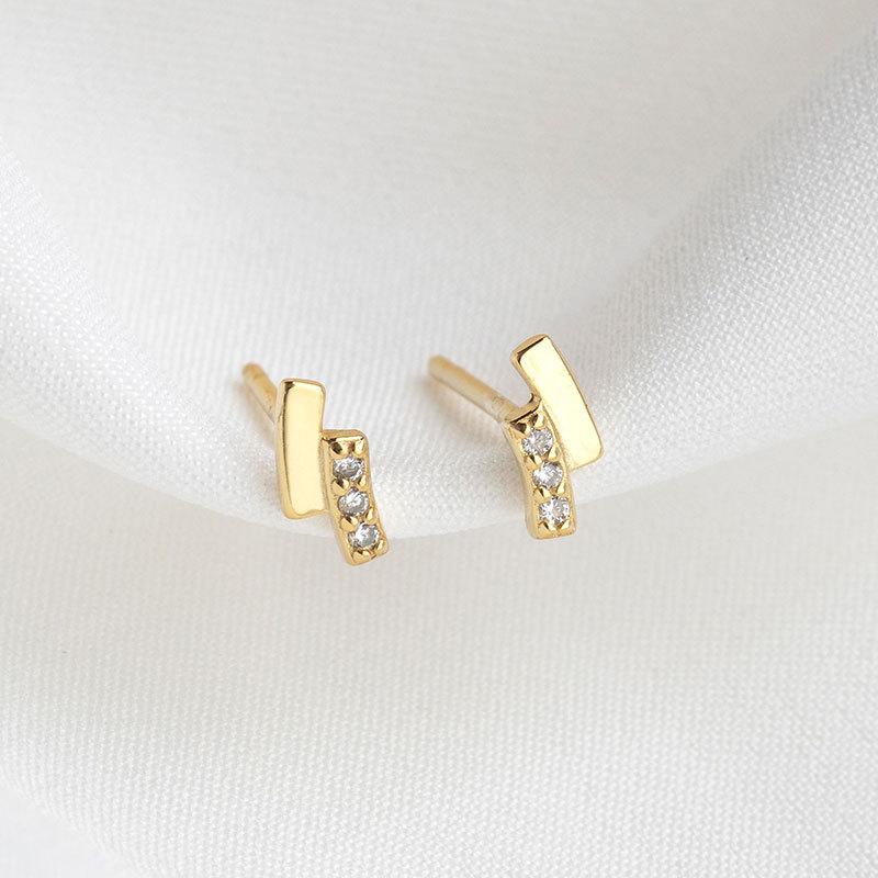 Простые геометрические серьги с бриллиантами, инкрустированные элегантным темпераментом и элегантными студенческими серьгами для женщин