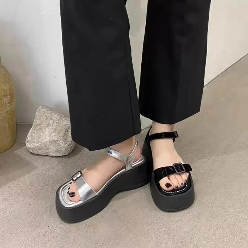 Летние женские сандалии-гладиаторы, модные элегантные туфли на плоской подошве с узкими ремешками, женские повседневные пляжные сандалии для отдыха на открытом воздухе, размеры 35-40