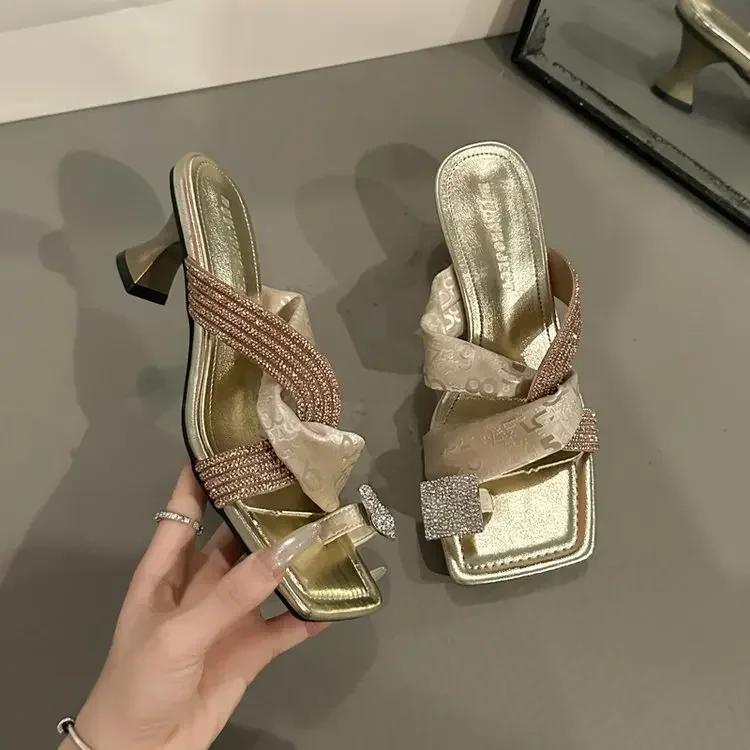 Fashion Fashionable Diamond Embellished High-End Fashion Sandals Breathable Hollow Out Design Summer New Style Versatile Slip-On Slipper