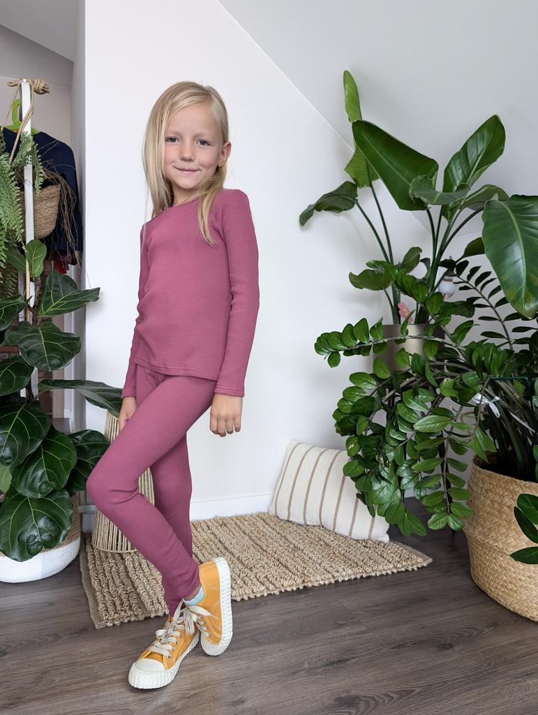 Long dziecięcy. Bawełniana bluzka dziewczęca z długim rękawem. Long dziecięcy. Bawełniana bluzka dziewczęca z długim rękawem. Ciemny róż 128/134
