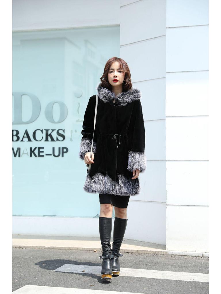 Пальто из искусственного меха норки и тосканы с капюшоном в корейском стиле с оборками и волнистым подолом (2021)